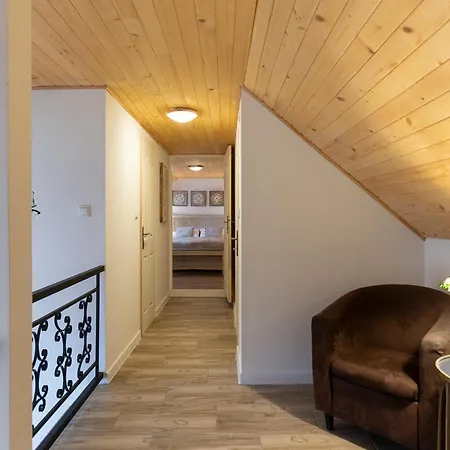 Natura Vendeghaz 度假居 *