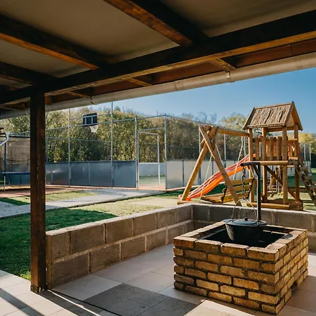 度假居 Natura Vendeghaz *